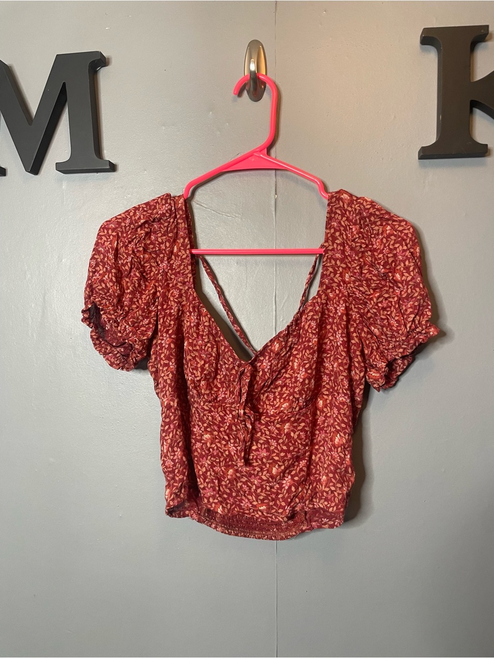 American Eagle Floral Puff Sleeve Tie-Front Crop Top Maroon M peasant top
